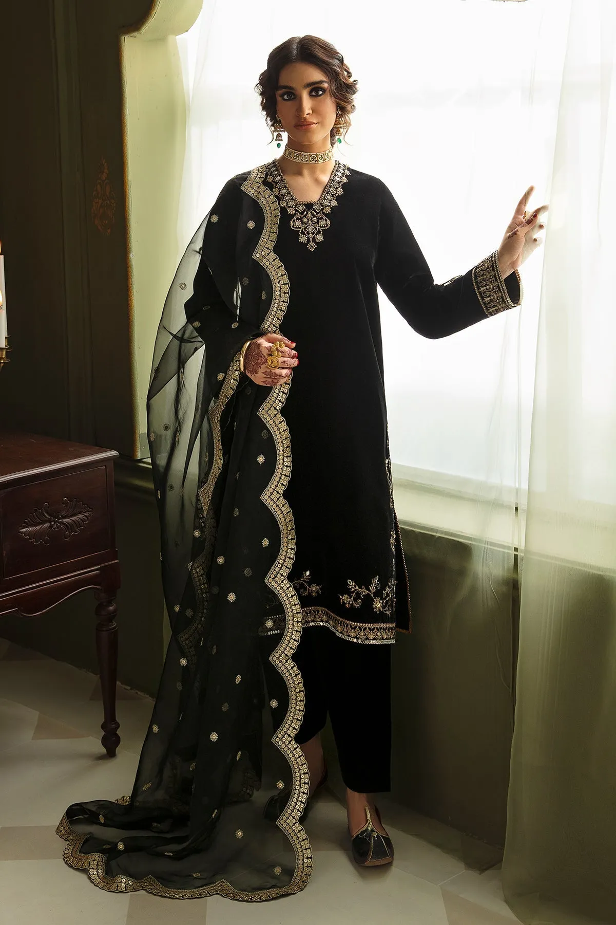Baroque Embroidered Velvet Collection UF-462