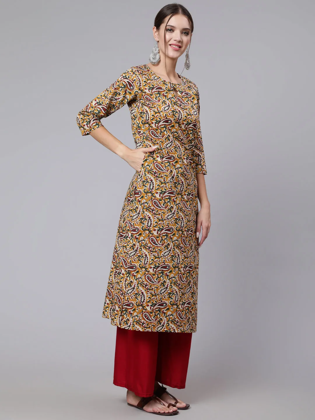 Women Yellow Printed Straight Kurta With Three Quarter Sleeves